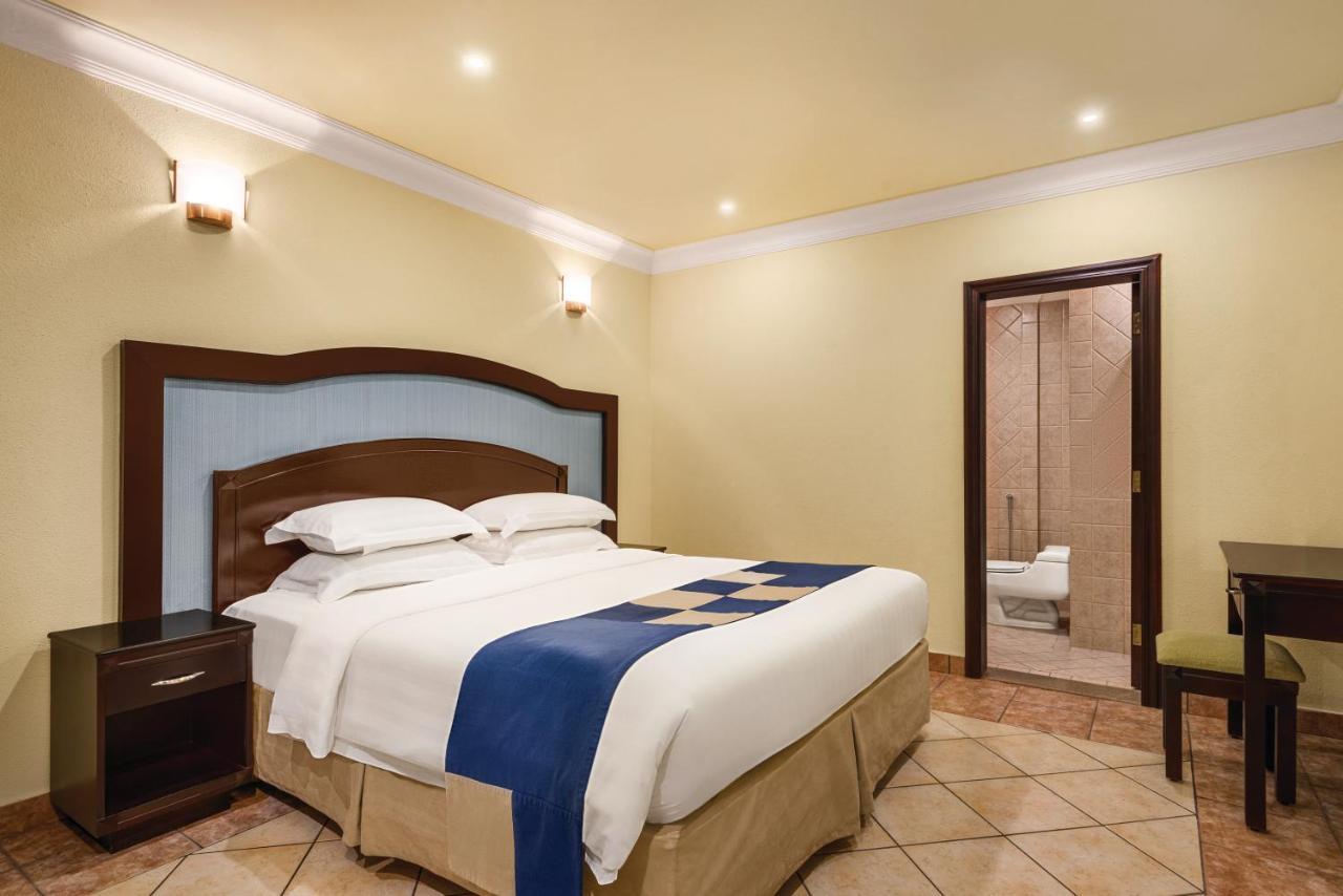 Howard Johnson Dammam Hotel Экстерьер фото