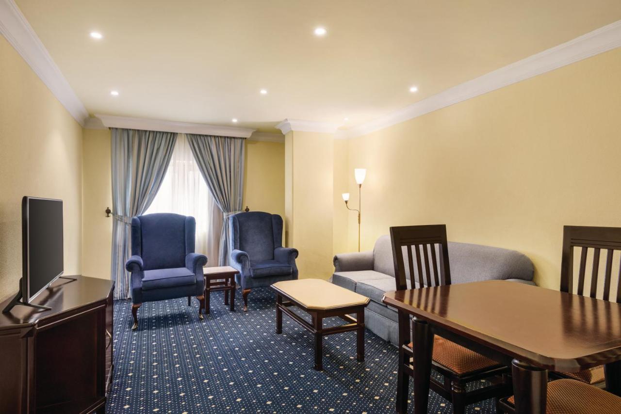 Howard Johnson Dammam Hotel Экстерьер фото