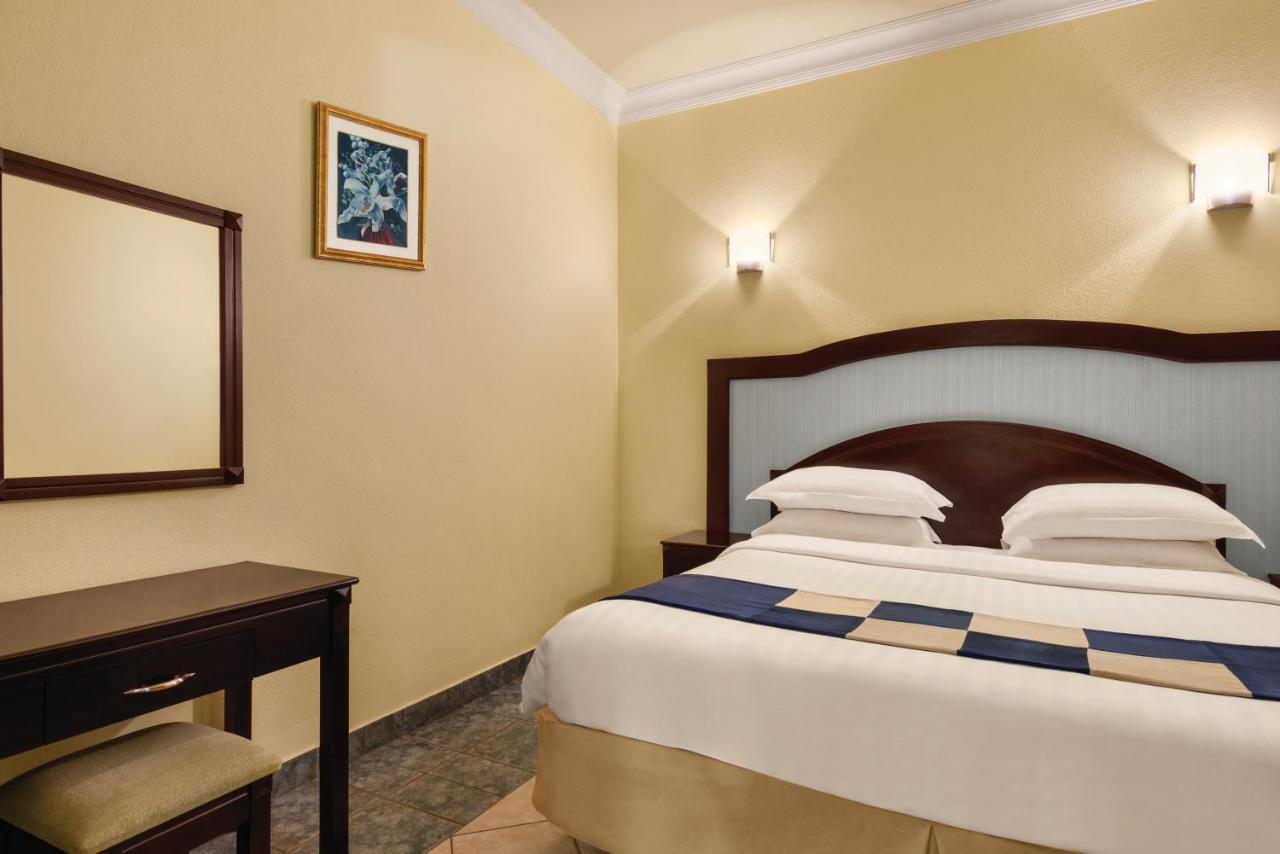Howard Johnson Dammam Hotel Экстерьер фото