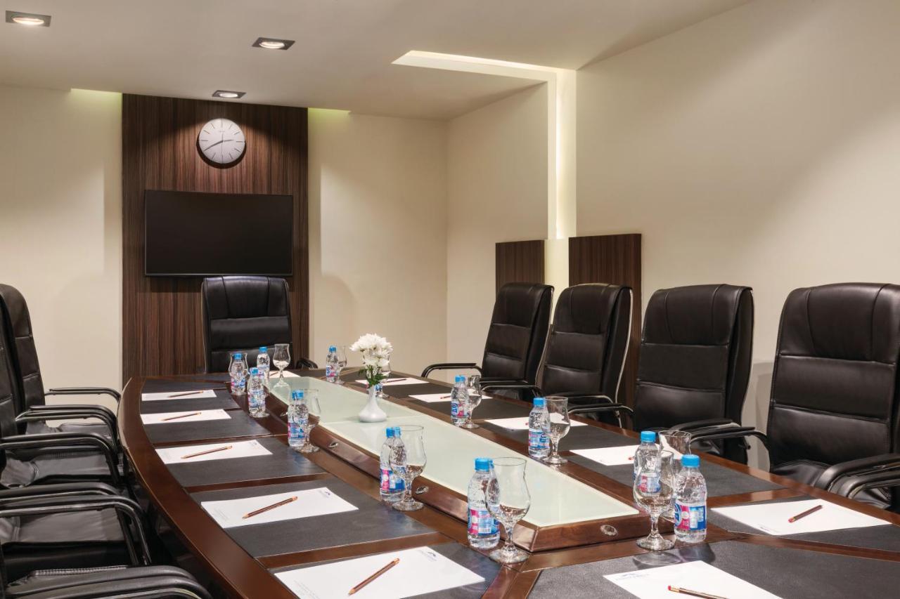 Howard Johnson Dammam Hotel Экстерьер фото