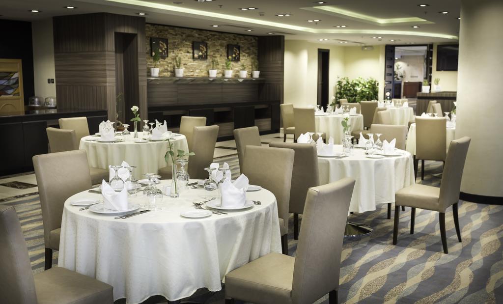 Howard Johnson Dammam Hotel Экстерьер фото