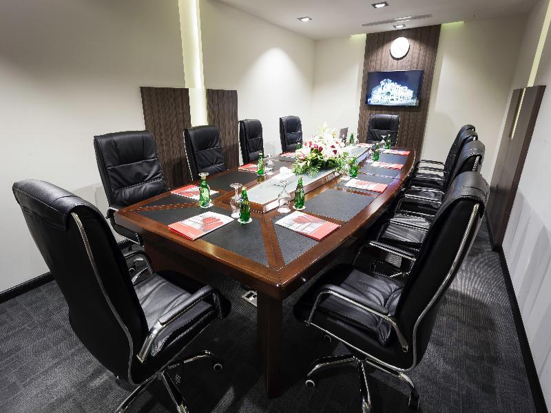 Howard Johnson Dammam Hotel Экстерьер фото